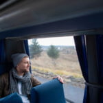 mężczyzna podróżujący do amsterdamu z cobra bus
